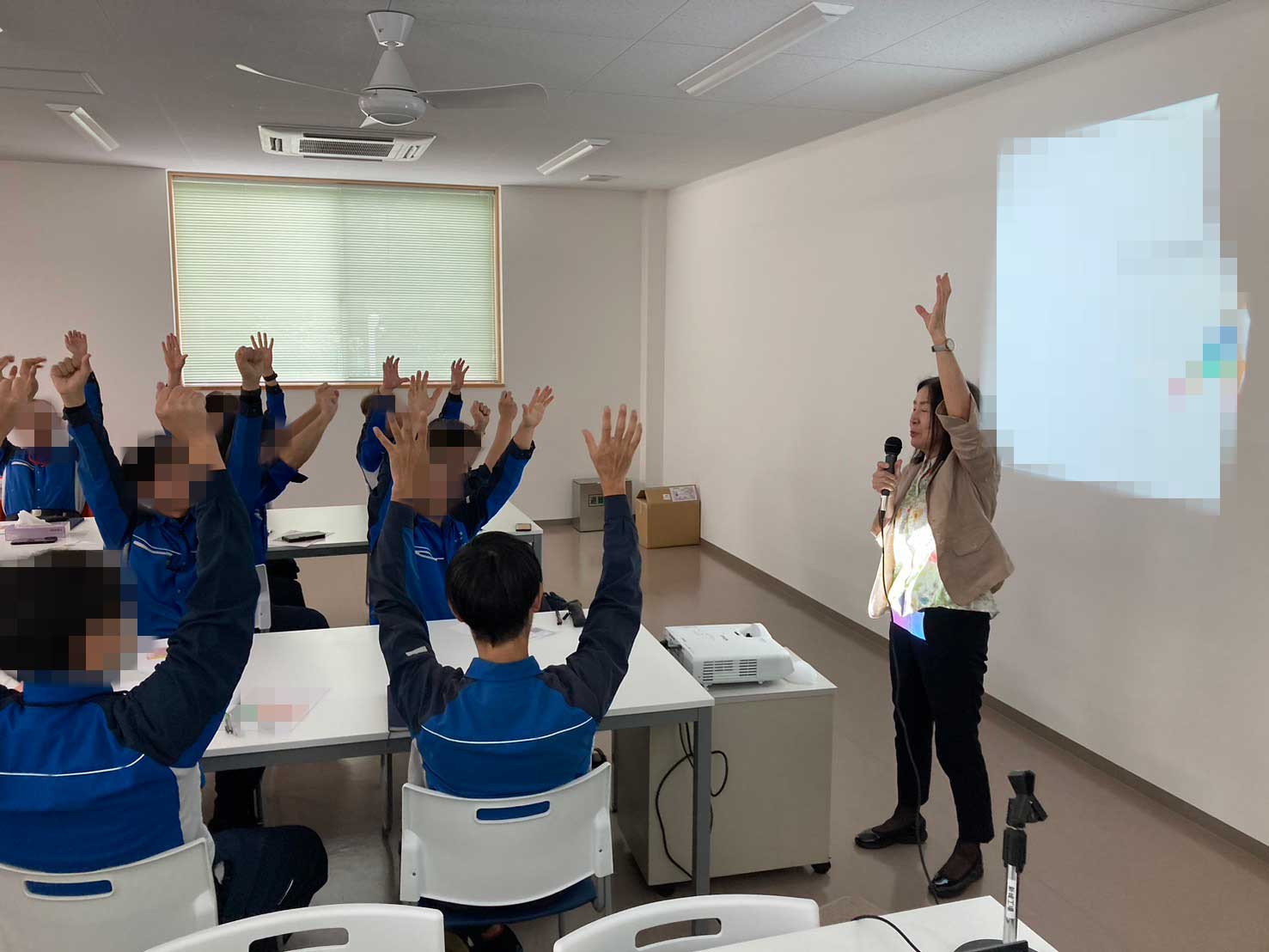 エムシークロップ&ライフ化成新城工場(製造業)の工場スタッフ向けハラスメント未然防止研修の実施風景