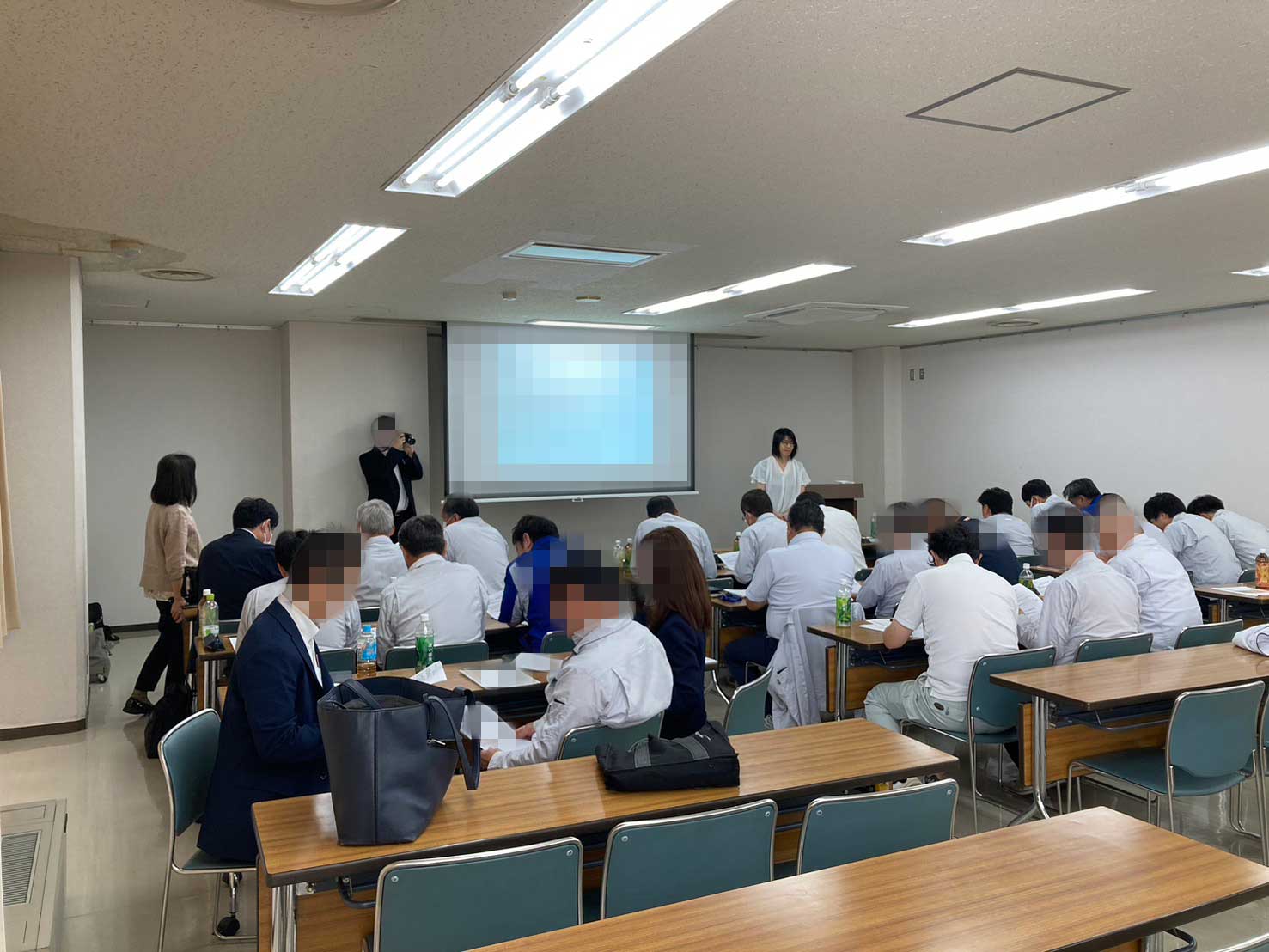 東海設備工業株式会社（建設業・設備業）様のハラスメント未然防止研修の実施風景